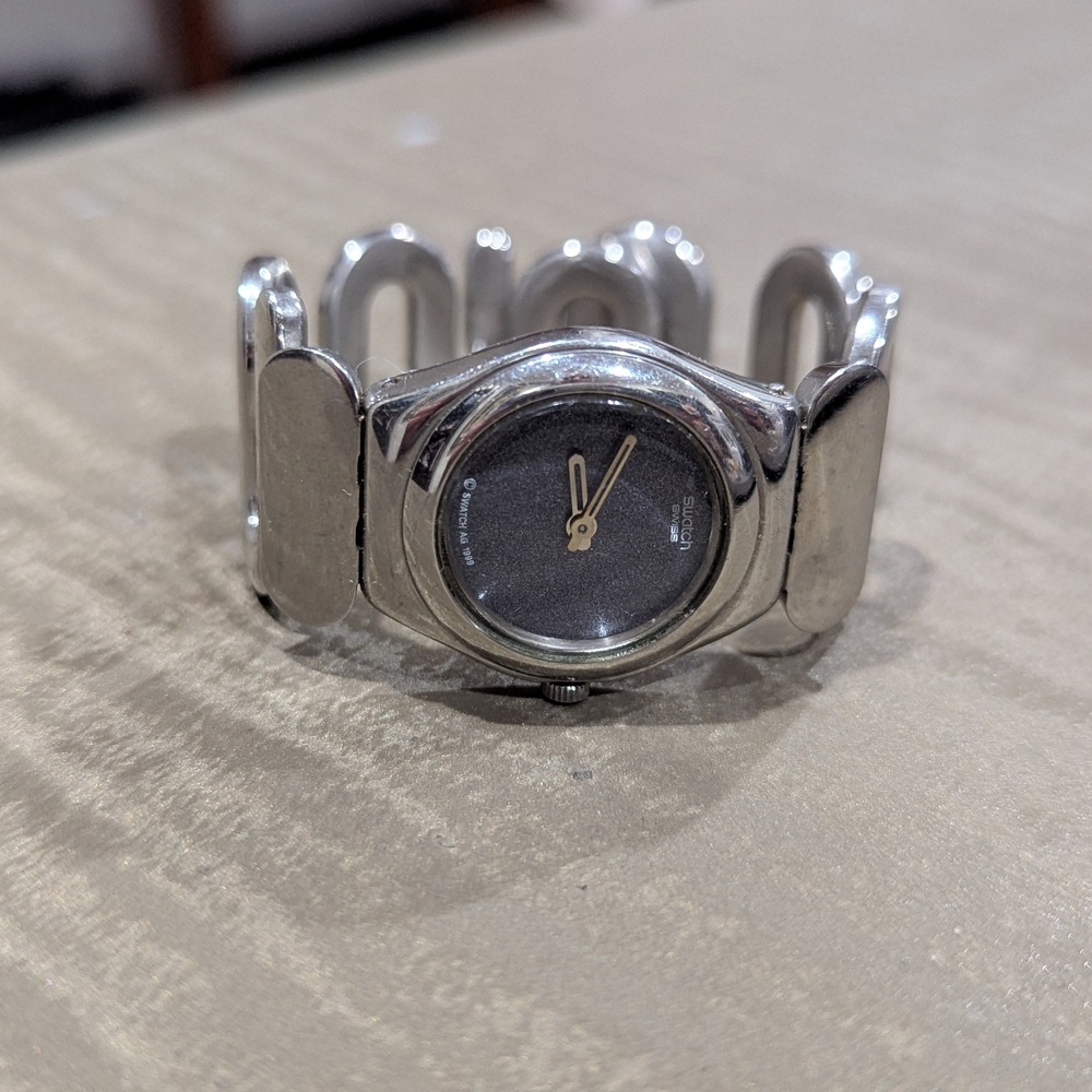 VintageSwatch Serpent's tale Woman's Bangle Stainless Steel Watch YSS120H 2001.